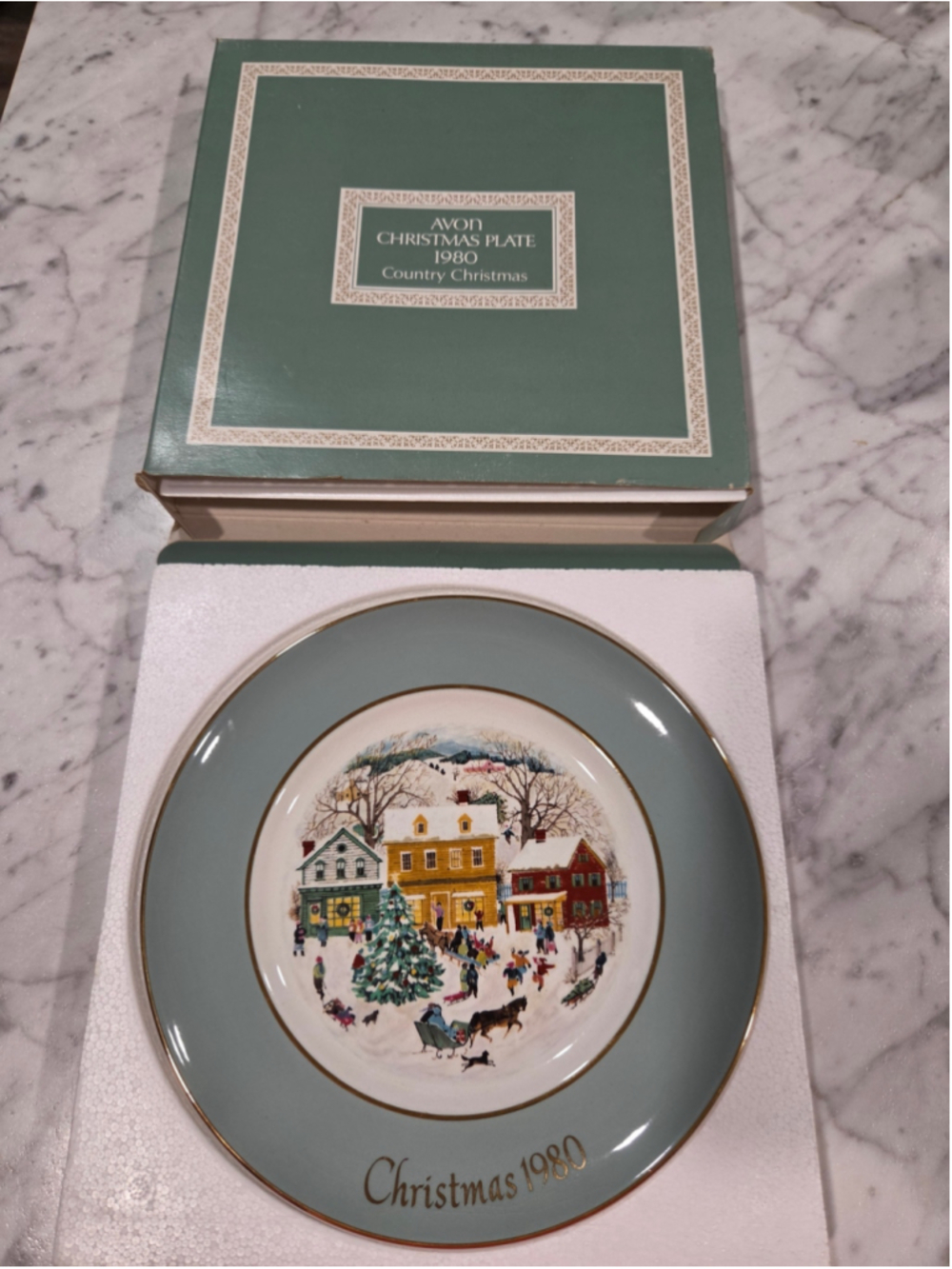 Avon 1980 Country Christmas Decorative Plate One Size Green Gold